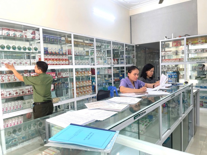 XÃ HỒNG VÂN TĂNG CƯỜNG KIỂM TRA HOẠT ĐỘNG KINH DOANH DƯỢC TRÊN ĐỊA BÀN- Ảnh 2.