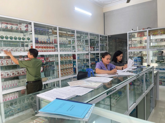 XÃ HỒNG VÂN TĂNG CƯỜNG KIỂM TRA HOẠT ĐỘNG KINH DOANH DƯỢC TRÊN ĐỊA BÀN- Ảnh 4.