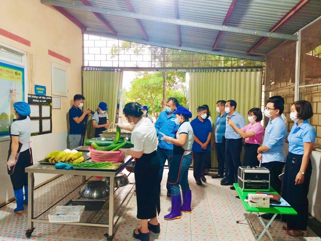 XÃ TRUNG GIÃ KIỂM TRA CÔNG TÁC AN TOÀN THỰC PHẨM TẠI TRƯỜNG MN BẮC SƠN B- Ảnh 3.