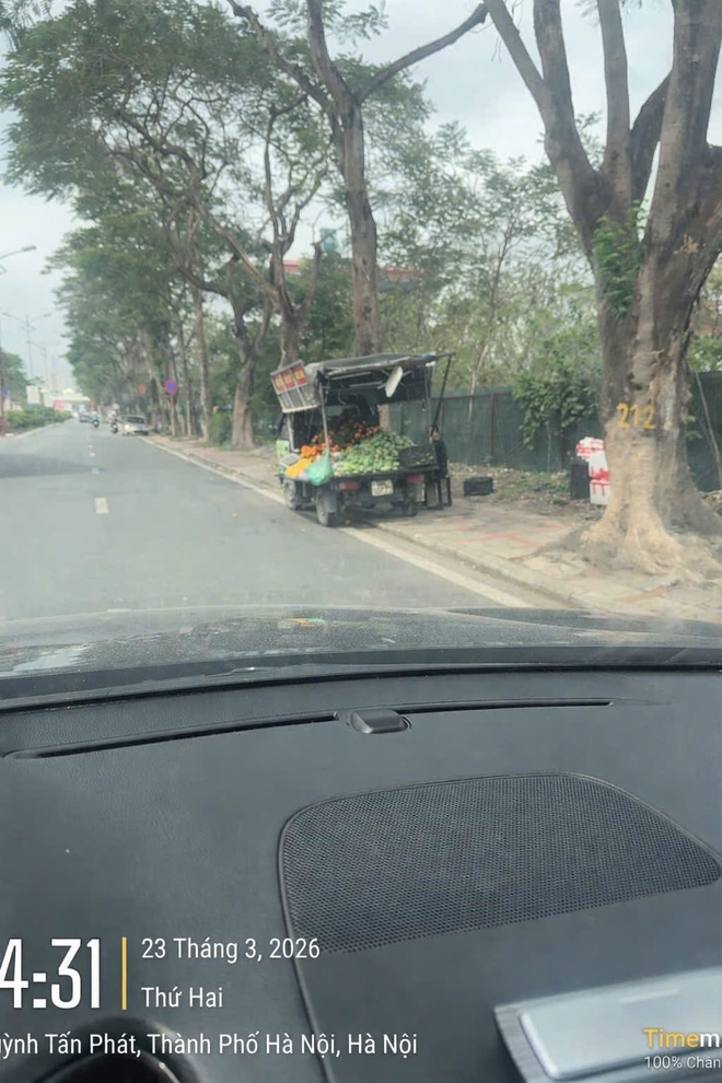 Long Biên tăng cường xử lý “phạt nguội”, lập lại trật tự đô thị trên địa bàn phường- Ảnh 2.