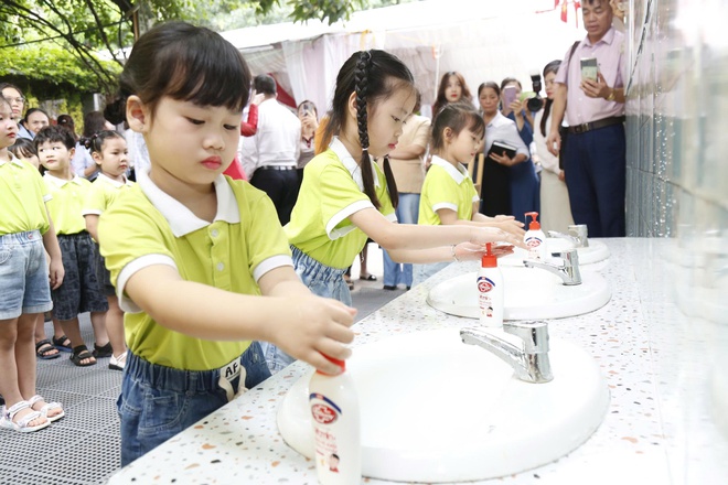 Hà Nội phát động chiến dịch vệ sinh môi trường, chủ động phòng chống bệnh tay chân miệng- Ảnh 5.