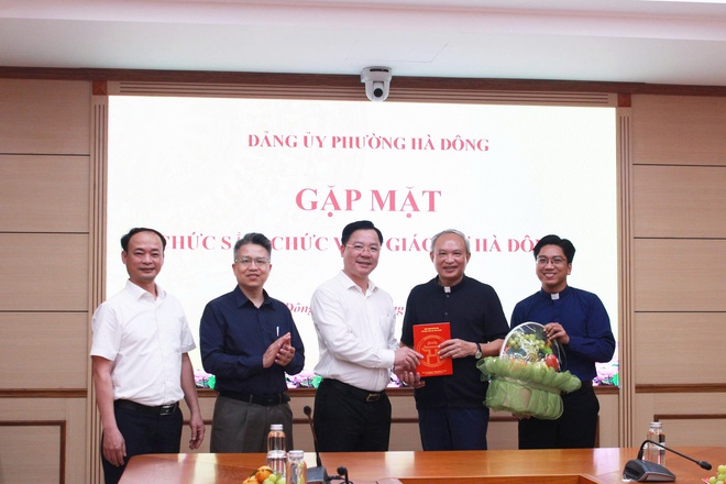 Phường Hà Đông gặp mặt chức sắc, chức việc Công giáo nhân dịp các ngày lễ lớn- Ảnh 5.