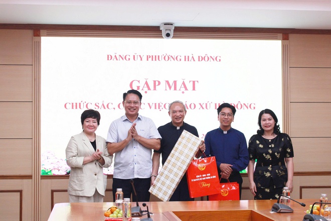 Phường Hà Đông gặp mặt chức sắc, chức việc Công giáo nhân dịp các ngày lễ lớn- Ảnh 6.