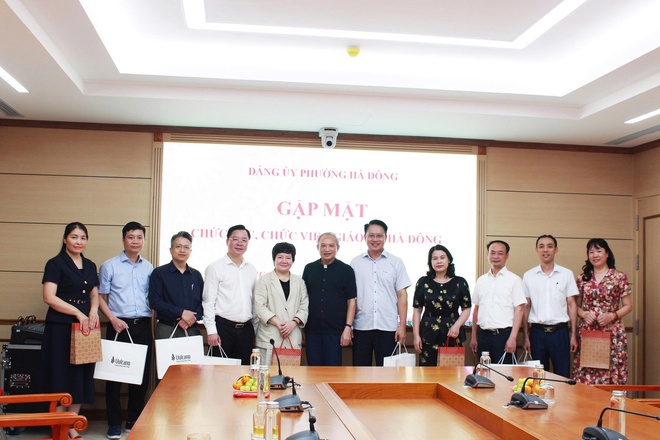Phường Hà Đông gặp mặt chức sắc, chức việc Công giáo nhân dịp các ngày lễ lớn- Ảnh 9.