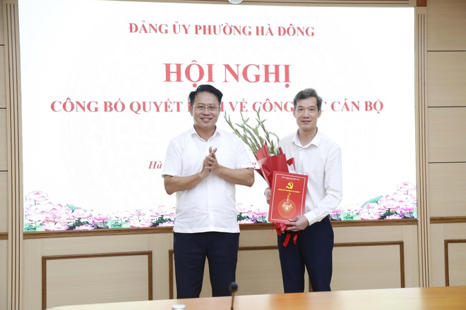 Phường Hà Đông công bố các quyết định về công tác cán bộ- Ảnh 1.