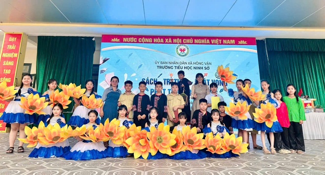 Trường Tiểu học Ninh Sở tổ chức thành công cuộc thi “Xếp sách nghệ thuật và giới thiệu cuốn sách hay”  - Ảnh 4.