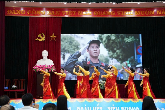 Thanh niên xã Hồng Vân góp sức xây dựng quê hương trong giai đoạn mới- Ảnh 2.