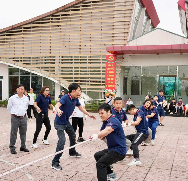 Sôi nổi giải kéo co xã Hồng Vân chào mừng Ngày Quốc tế Lao động 1/5- Ảnh 4.