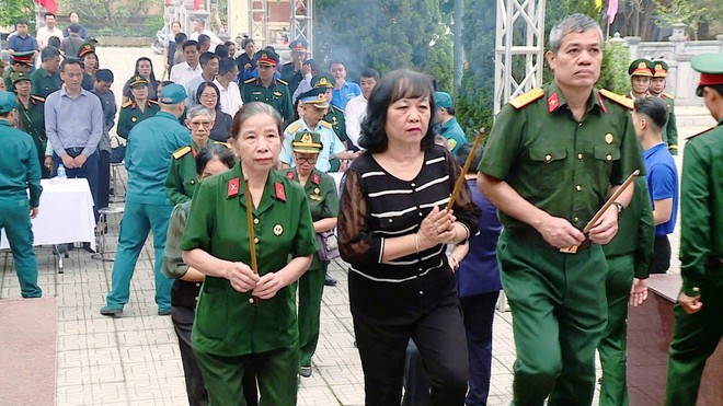 Hà Đông: Tổ chức lễ an táng, truy điệu hài cốt liệt sĩ Nguyễn Ngọc Ái trang nghiêm, xúc động- Ảnh 5.