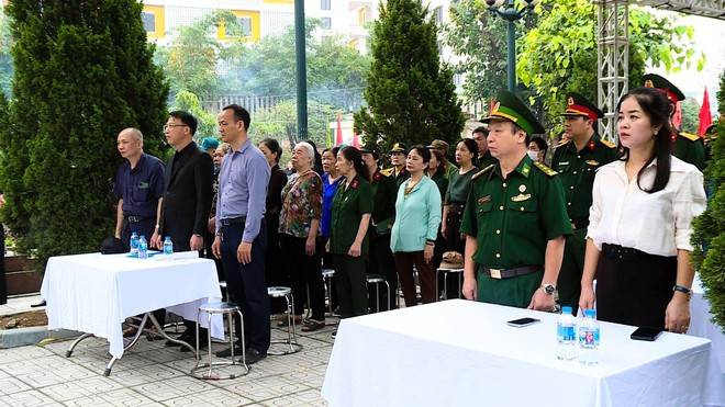 Hà Đông: Tổ chức lễ an táng, truy điệu hài cốt liệt sĩ Nguyễn Ngọc Ái trang nghiêm, xúc động- Ảnh 2.