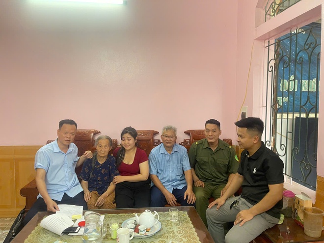 Xã Hòa Phú: Hỗ trợ 2 trường hợp chứng thực chữ ký tại nhà- Ảnh 1.