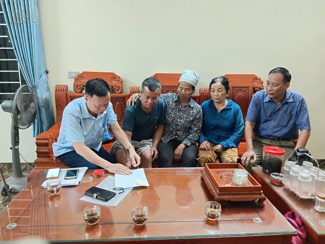 Xã Hòa Phú: Hỗ trợ 2 trường hợp chứng thực chữ ký tại nhà- Ảnh 3.