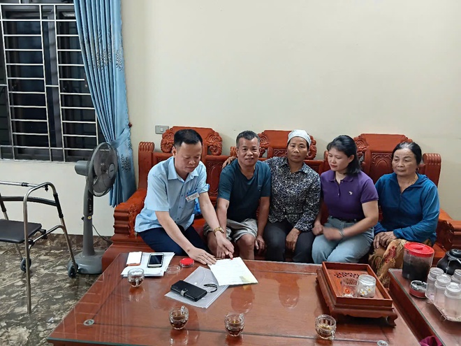 Xã Hòa Phú: Hỗ trợ 2 trường hợp chứng thực chữ ký tại nhà- Ảnh 4.