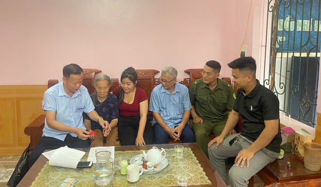 Xã Hòa Phú: Hỗ trợ 2 trường hợp chứng thực chữ ký tại nhà- Ảnh 2.