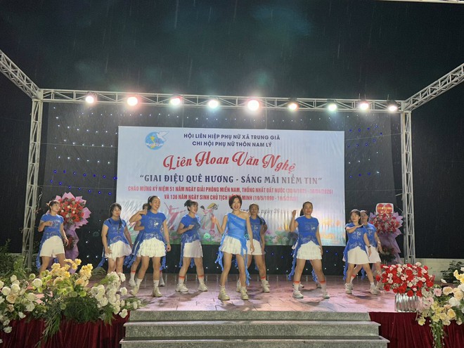 GIAI ĐIỆU QUÊ HƯƠNG- SÁNG MÃI NIỀM TIN: Lan toả khí thế tháng Tư lịch sử tại xã Trung Giã- Ảnh 2.