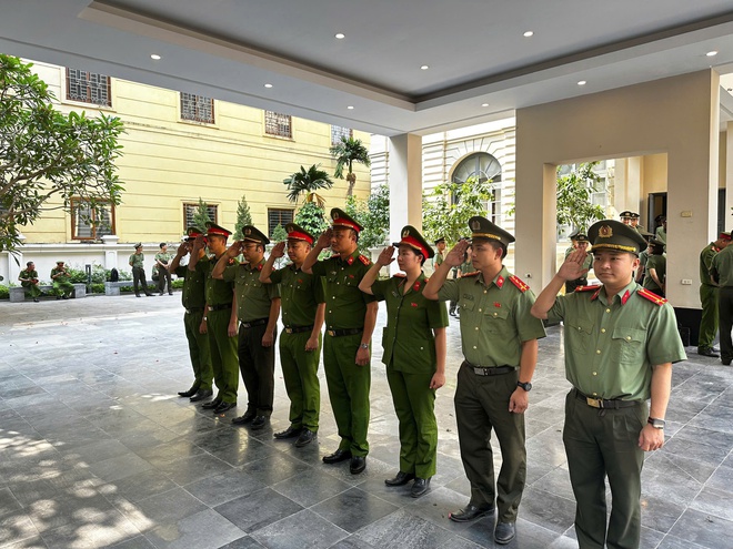 Công an xã Bình Minh tổ chức sinh hoạt chính trị sâu sắc, ý nghĩa cho CBCS tại Bảo tàng Công an thành phố Hà Nội- Ảnh 3.