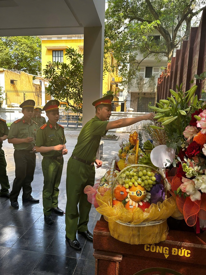 Công an xã Bình Minh tổ chức sinh hoạt chính trị sâu sắc, ý nghĩa cho CBCS tại Bảo tàng Công an thành phố Hà Nội- Ảnh 2.