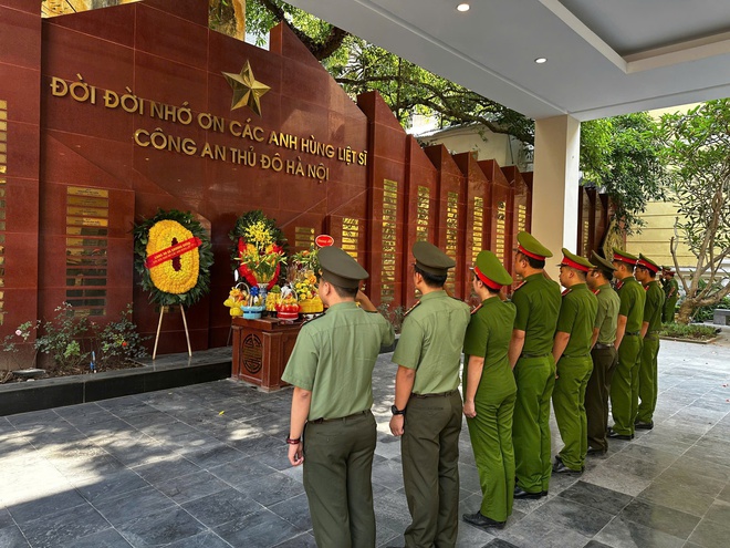 Công an xã Bình Minh tổ chức sinh hoạt chính trị sâu sắc, ý nghĩa cho CBCS tại Bảo tàng Công an thành phố Hà Nội- Ảnh 5.
