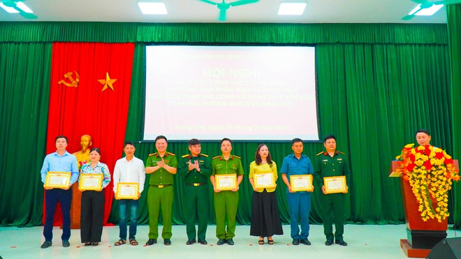 XÃ TRUNG GIÃ TỔNG KẾT CÔNG TÁC TUYỂN CHỌN, GỌI CÔNG DÂN NHẬP NGŨ NĂM 2026- Ảnh 6. XÃ TRUNG GIÃ TỔNG KẾT CÔNG TÁC TUYỂN CHỌN, GỌI CÔNG DÂN NHẬP NGŨ NĂM 2026- Ảnh 6.