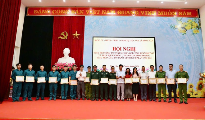 Xã Hồng Vân khen thưởng cho 15 tập thể, 18 cá nhân có thành tích trong công tác tuyển quân năm 2026- Ảnh 8.