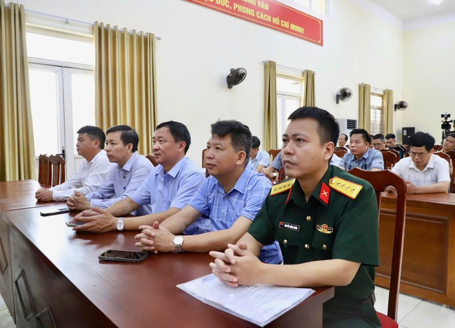 Xã Hồng Vân khen thưởng cho 15 tập thể, 18 cá nhân có thành tích trong công tác tuyển quân năm 2026- Ảnh 1.