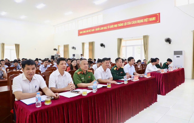 Xã Hồng Vân khen thưởng cho 15 tập thể, 18 cá nhân có thành tích trong công tác tuyển quân năm 2026- Ảnh 2.