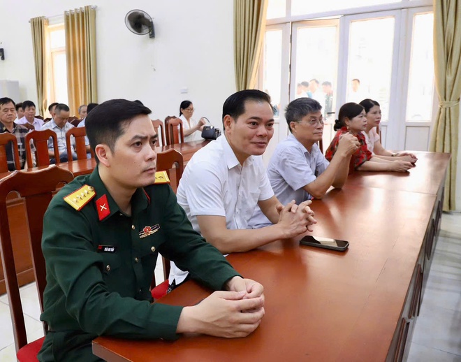 Xã Hồng Vân khen thưởng cho 15 tập thể, 18 cá nhân có thành tích trong công tác tuyển quân năm 2026- Ảnh 4.