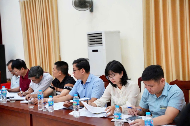 Xã Hồng Vân triển khai kế hoạch giải quyết vi phạm đất đai trong khu vực lòng Sông Hồng trên địa bàn xã.- Ảnh 2.