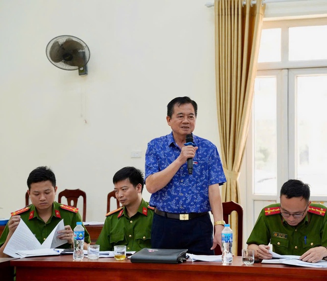 Xã Hồng Vân triển khai kế hoạch giải quyết vi phạm đất đai trong khu vực lòng Sông Hồng trên địa bàn xã.- Ảnh 5.