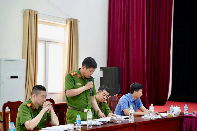 Xã Hồng Vân triển khai kế hoạch giải quyết vi phạm đất đai trong khu vực lòng Sông Hồng trên địa bàn xã.- Ảnh 8.