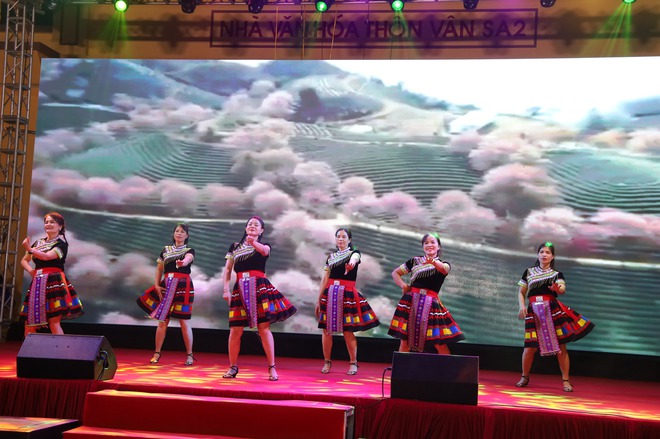 XÃ CỔ ĐÔ TỔ CHỨC CHƯƠNG TRÌNH NGHỆ THUẬT QUẦN CHÚNG CHÀO MỪNG CÁC SỰ KIỆN TRỌNG ĐẠI CỦA ĐẤT NƯỚC- Ảnh 1.