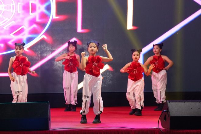 XÃ CỔ ĐÔ TỔ CHỨC CHƯƠNG TRÌNH NGHỆ THUẬT QUẦN CHÚNG CHÀO MỪNG CÁC SỰ KIỆN TRỌNG ĐẠI CỦA ĐẤT NƯỚC- Ảnh 4.