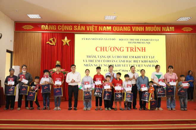 UBND XÃ CỔ ĐÔ PHỐI HỢP TỔ CHỨC THĂM, TẶNG QUÀ CHO TRẺ EM KHUYẾT TẬT VÀ CÓ HOÀN CẢNH KHÓ KHĂN NĂM 2026- Ảnh 1.