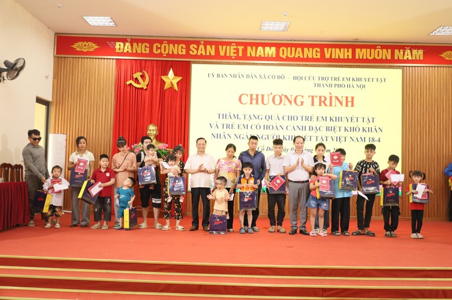 UBND XÃ CỔ ĐÔ PHỐI HỢP TỔ CHỨC THĂM, TẶNG QUÀ CHO TRẺ EM KHUYẾT TẬT VÀ CÓ HOÀN CẢNH KHÓ KHĂN NĂM 2026- Ảnh 2.