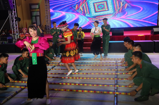 XÃ CỔ ĐÔ TỔ CHỨC CHƯƠNG TRÌNH NGHỆ THUẬT QUẦN CHÚNG CHÀO MỪNG CÁC SỰ KIỆN TRỌNG ĐẠI CỦA ĐẤT NƯỚC- Ảnh 6.