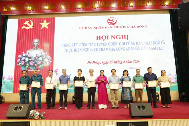Phường Hà Đông khen thưởng 132 tập thể, cá nhân trong công tác tuyển chọn, gọi công dân nhập ngũ năm 2026- Ảnh 4.