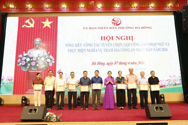 Phường Hà Đông khen thưởng 132 tập thể, cá nhân trong công tác tuyển chọn, gọi công dân nhập ngũ năm 2026- Ảnh 5.