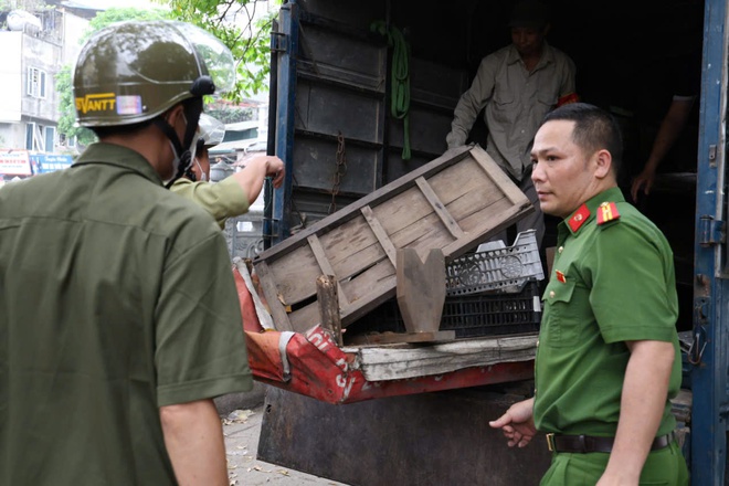 Ban chỉ đạo 197 phường Kiến Hưng duy trì trật tự đô thị: Quyết tâm vì “Đường thông, hè thoáng, đô thị sáng – sạch”- Ảnh 2.