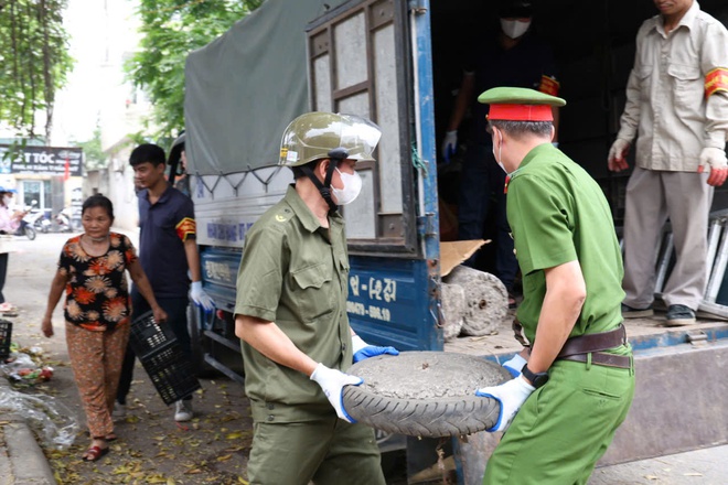 Ban chỉ đạo 197 phường Kiến Hưng duy trì trật tự đô thị: Quyết tâm vì “Đường thông, hè thoáng, đô thị sáng – sạch”- Ảnh 4.