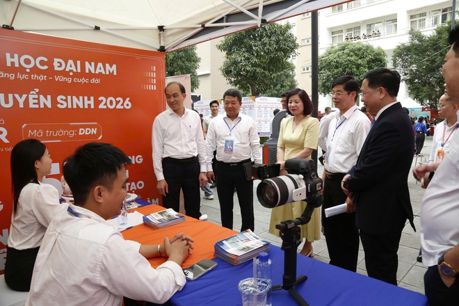 Phiên giao dịch việc làm 5 phường khu vực Hà Đông thu hút 75 doanh nghiệp, nhãn hàng tham gia tuyển dụng, tuyển sinh hơn 3.000 chỉ tiêu- Ảnh 5.