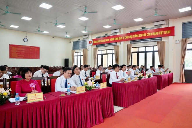 Kỳ họp thứ hai (kỳ họp chuyên đề) HĐND xã Hồng Vân khoá XXIII, nhiệm kỳ 2026 – 2031 thành công tốt đẹp- Ảnh 3.
