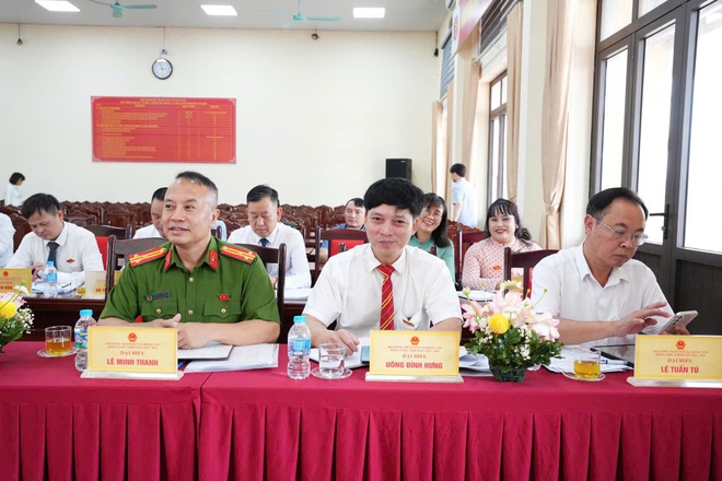 Kỳ họp thứ hai (kỳ họp chuyên đề) HĐND xã Hồng Vân khoá XXIII, nhiệm kỳ 2026 – 2031 thành công tốt đẹp- Ảnh 6.