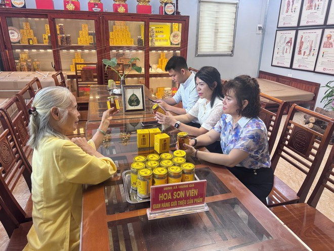 LÃNH ĐẠO XÃ TRUNG GIÃ ĐI KHẢO SÁT, ĐÁNH GIÁ HIỆU QUẢ CÁC MÔ HÌNH KINH TẾ TIÊU BIỂU TRÊN ĐỊA BÀN XÃ- Ảnh 6.