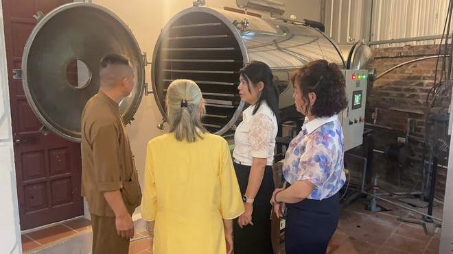 LÃNH ĐẠO XÃ TRUNG GIÃ ĐI KHẢO SÁT, ĐÁNH GIÁ HIỆU QUẢ CÁC MÔ HÌNH KINH TẾ TIÊU BIỂU TRÊN ĐỊA BÀN XÃ- Ảnh 8.