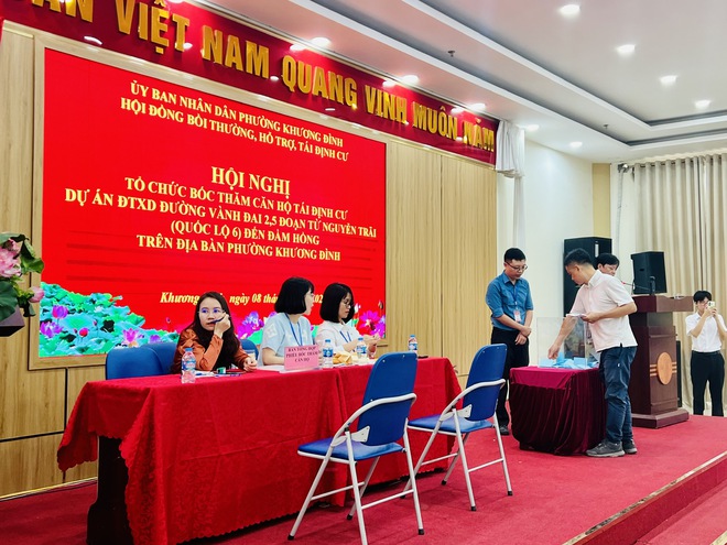 Phường Khương Đình tổ chức bốc thăm căn hộ tái định cư phục vụ Dự án đường Vành đai 2,5- Ảnh 7.