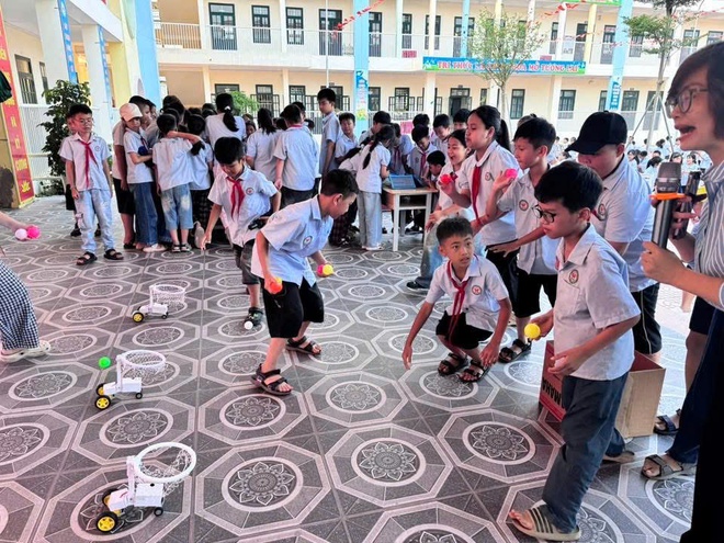 Ngày hội sáng tạo công nghệ thông tin – STEM ở trường Tiểu học Ninh Sở, xã Hồng Vân- Ảnh 7.