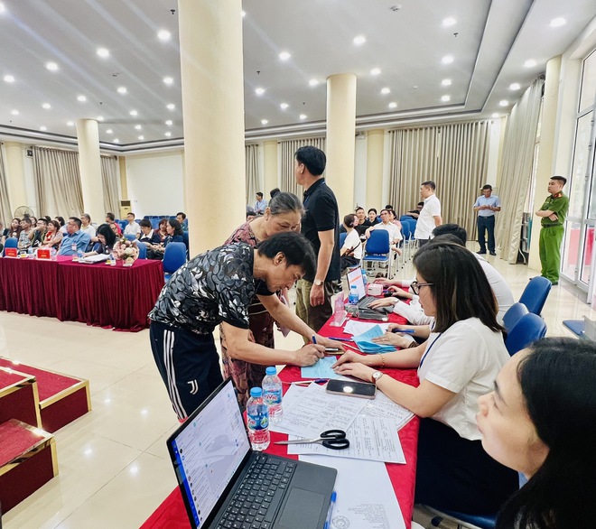 Phường Khương Đình tổ chức bốc thăm căn hộ tái định cư phục vụ Dự án đường Vành đai 2,5- Ảnh 10.