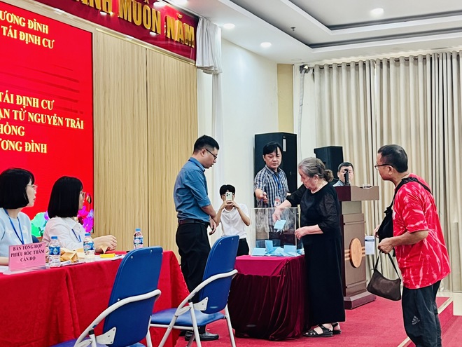 Phường Khương Đình tổ chức bốc thăm căn hộ tái định cư phục vụ Dự án đường Vành đai 2,5- Ảnh 8.