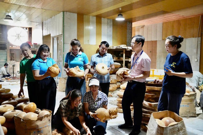 Hội phụ nữ xã Hồng Vân tăng cường kiểm tra, giám sát việc sử dụng vốn vay phát triển kinh tế- Ảnh 1.