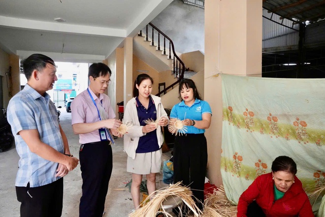 Hội phụ nữ xã Hồng Vân tăng cường kiểm tra, giám sát việc sử dụng vốn vay phát triển kinh tế- Ảnh 4.